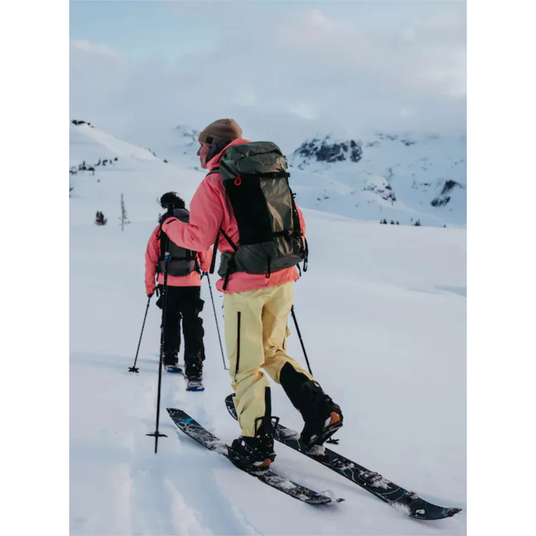 Burton Women's [ak] Kalausi GORE-TEX C-Knit 3L Bib Pants - Buttermilk - Image 6