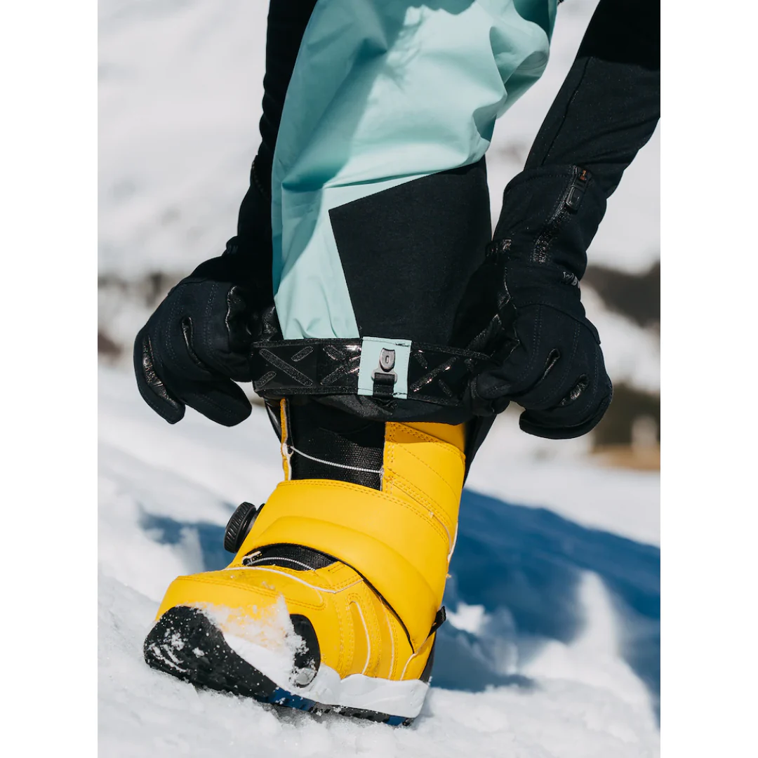 Burton Women's [ak] Kalausi GORE-TEX C-Knit 3L Bib Pants - Powder Mint - Image 4