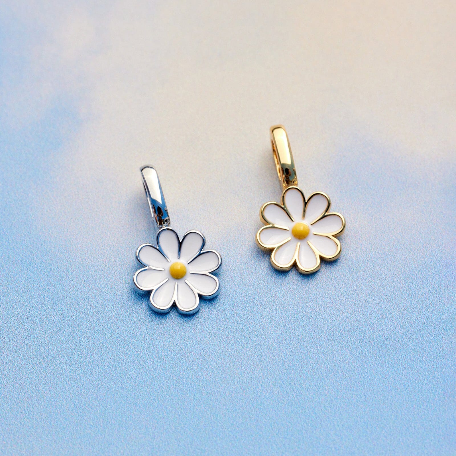 Pura Vida Harper Daisy Charm - Image 3